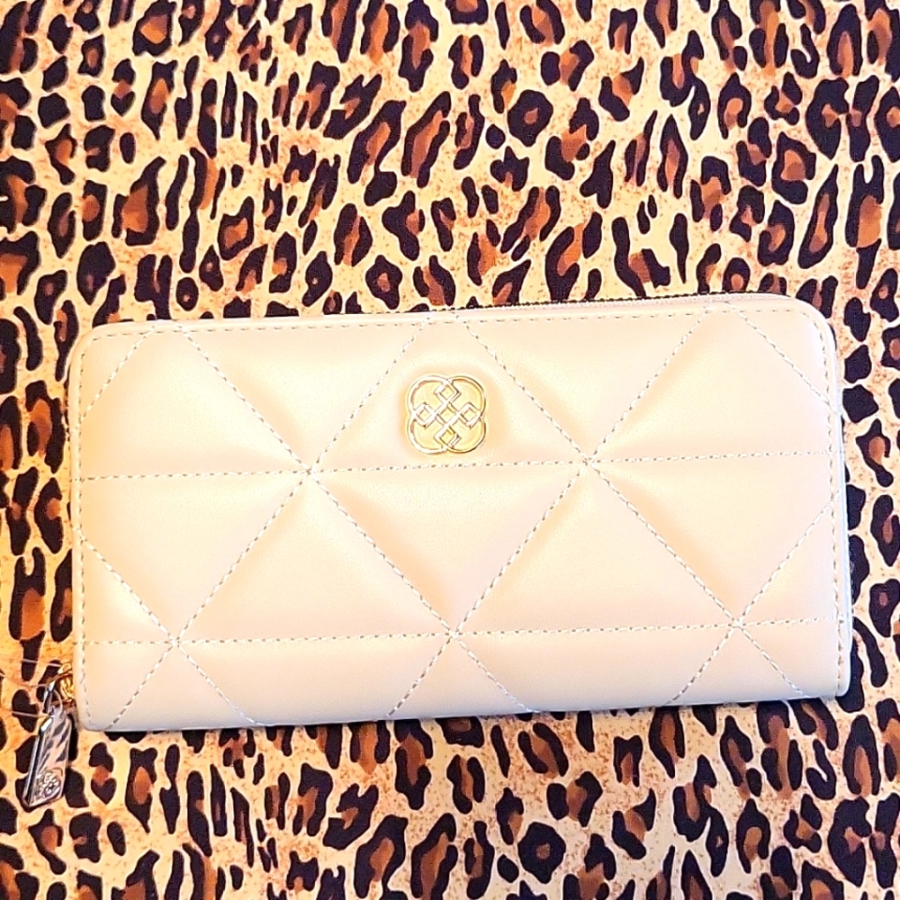 NEW Daisy Fuentes Champagne Wallet, Gold Zip, Quilted Faux Leather